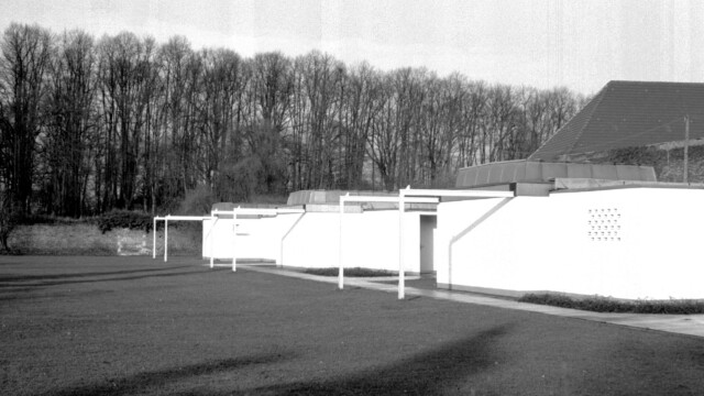 Gebäude Schienenseite